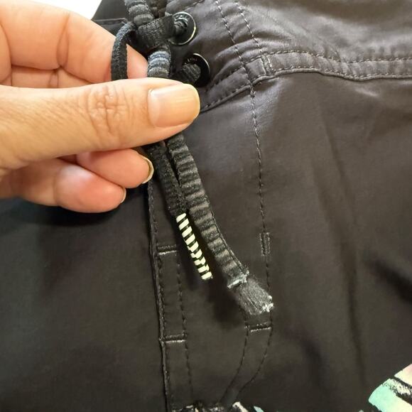 Volcom Mod-Tech Boys Black Multicolor Surf Boardshorts Size 26" - Picture 3 of 4